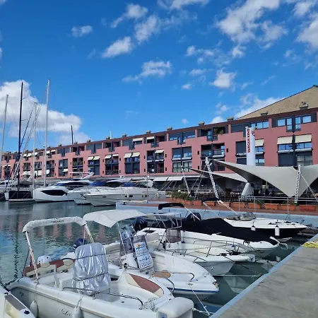 Il Rifugio Nel Porto Antico - The Refuge In The Old Port -le Refuge Dans Le Vieux Port *