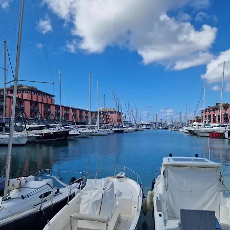 Il Rifugio Nel Porto Antico - The Refuge In The Old Port -le Refuge Dans Le Vieux Port