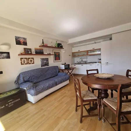 Il Rifugio Nel Porto Antico - The Refuge In The Old Port -le Refuge Dans Le Vieux Port * Генуя