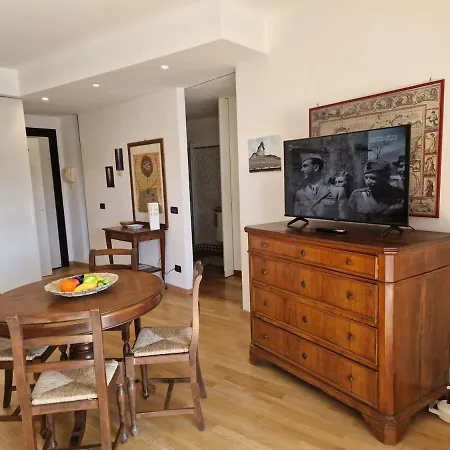 Il Rifugio Nel Porto Antico - The Refuge In The Old Port -le Refuge Dans Le Vieux Port Апартаменты