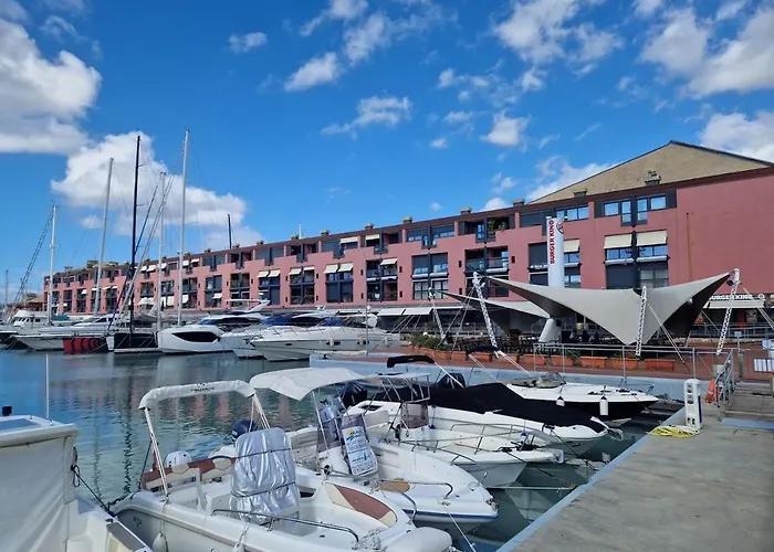Il Rifugio Nel Porto Antico - The Refuge In The Old Port -le Refuge Dans Le Vieux Port *