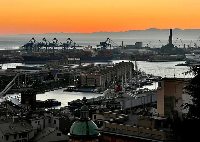 Il Rifugio Nel Porto Antico - The Refuge In The Old Port -le Refuge Dans Le Vieux Port Janov