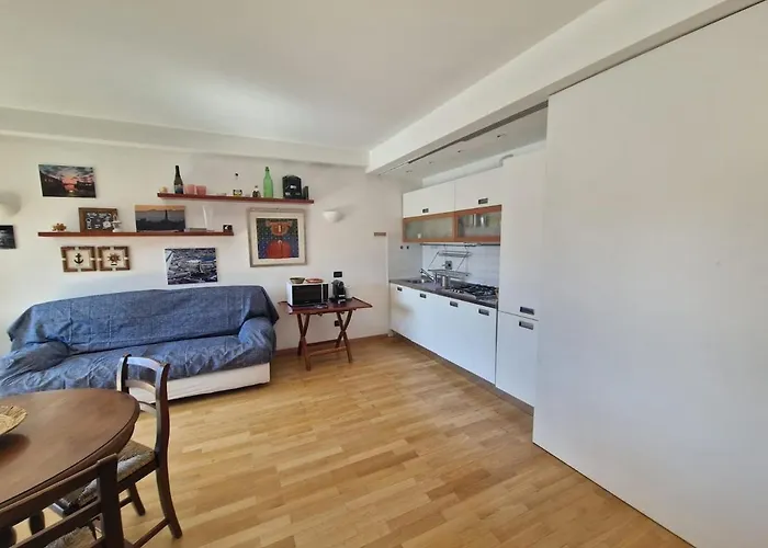 Il Rifugio Nel Porto Antico - The Refuge In The Old Port -le Refuge Dans Le Vieux Port