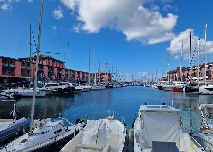 Il Rifugio Nel Porto Antico - The Refuge In The Old Port -le Refuge Dans Le Vieux Port